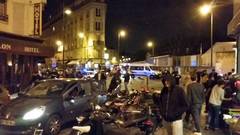  B Atentate teroriste la Paris b Masacru cu peste 150 de morti revendicat de Statul Islamic Franta si a inchis granitele b font color red LIVE font b 